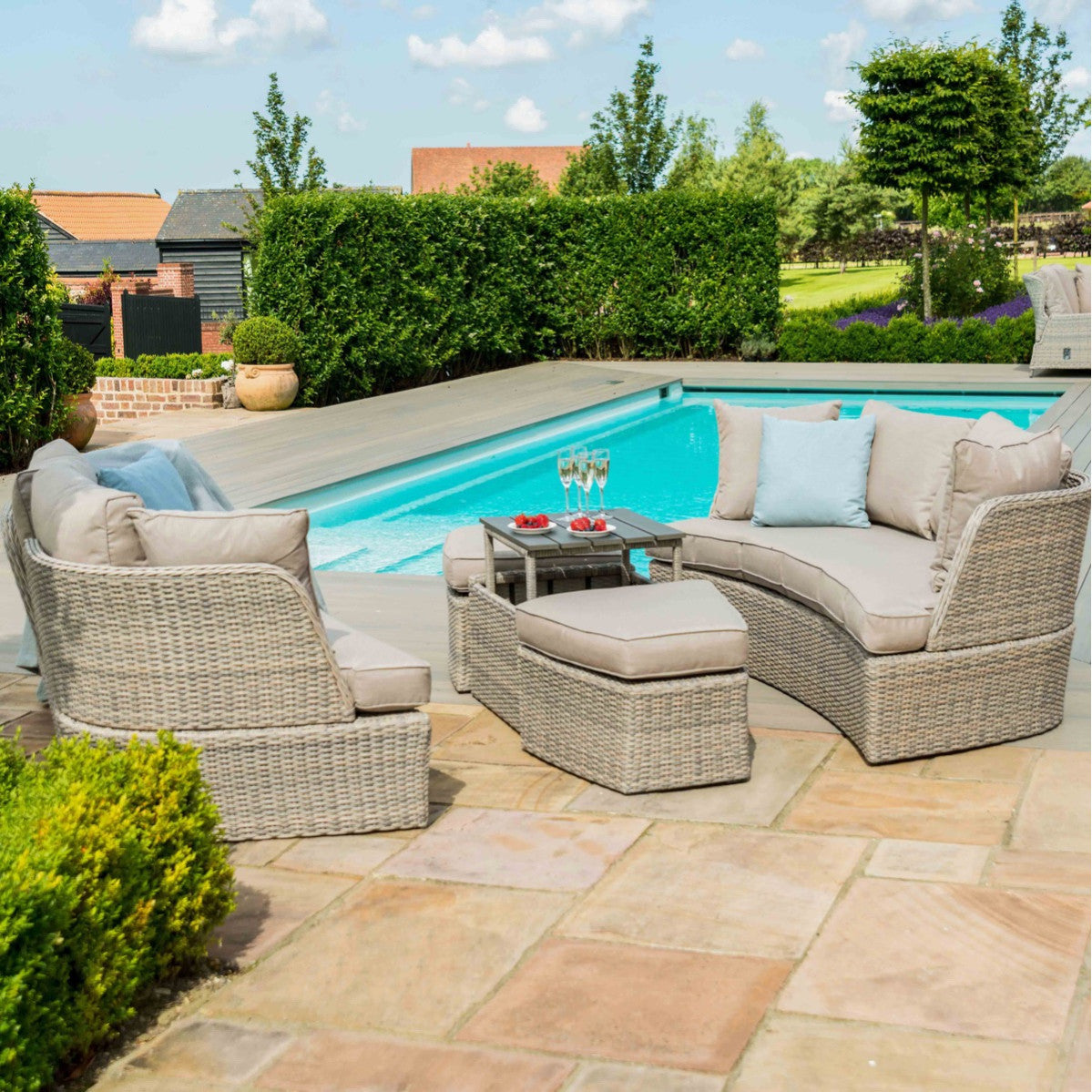 Maze Cotswold Grey Rattan Outdoor Daybed